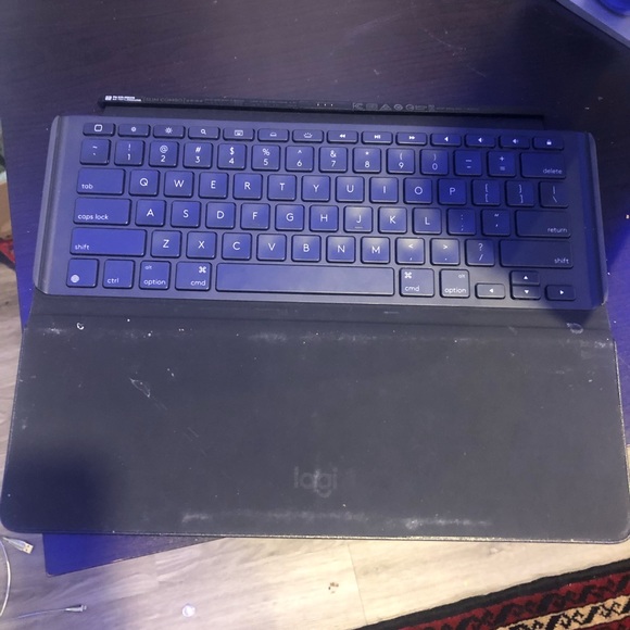 Logitech Keyboard For Ipad Pro 12.9in - Picture 1 of 4